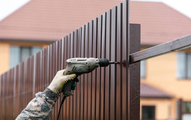 Is Vinyl Fencing a Good Choice for Hamilton Homes? fence installation services in Hamilton